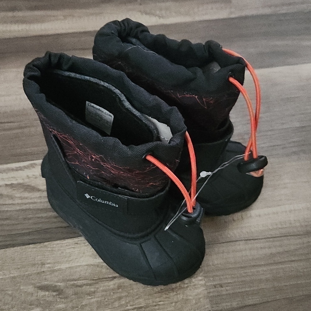 Columbia Snowboots Black and Red Size 8 Unisex! New!